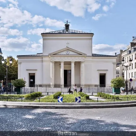 Charming In Batignolles